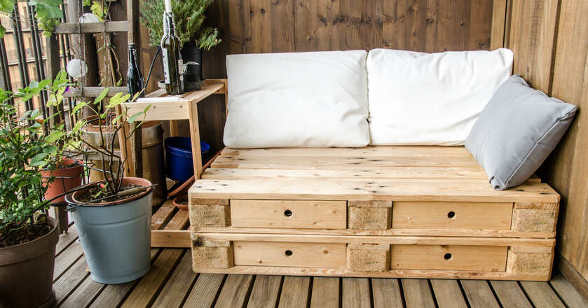 Upcycling sofá feito de paletes