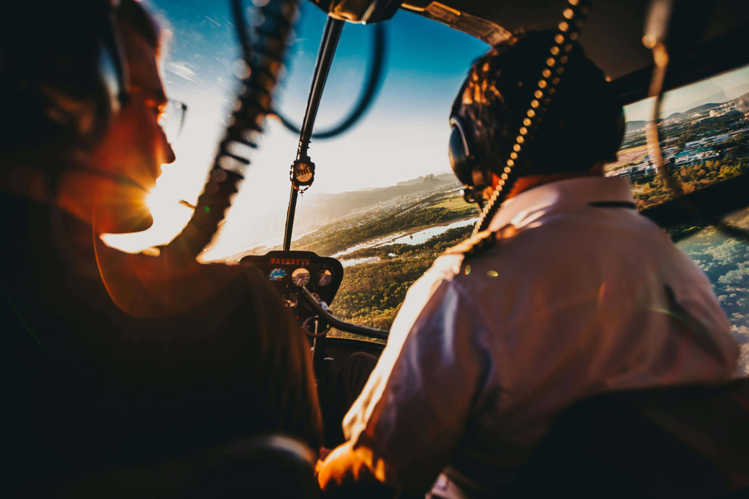 Homem é protegido por Seguro de Vida para piloto de avião