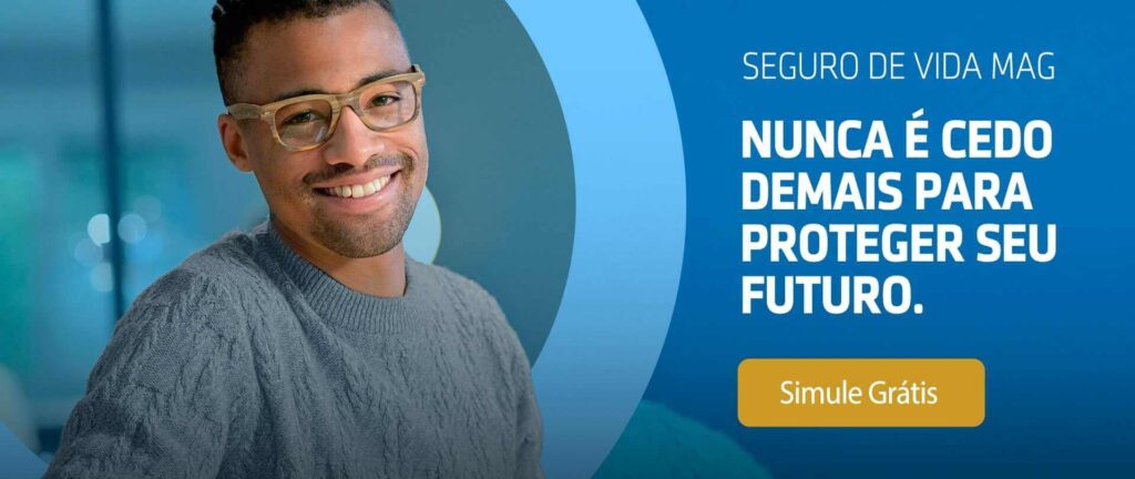 Homem sorridente promovendo seguro de vida.